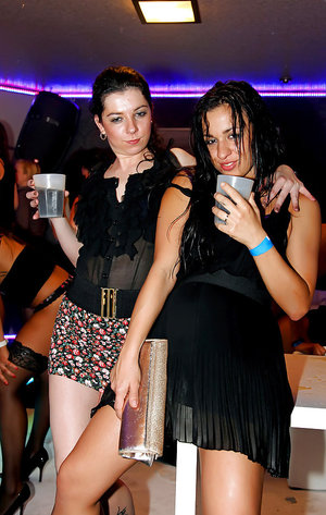 18 year old Brooke Lynn giving and receiving oral sex before facial cumshot